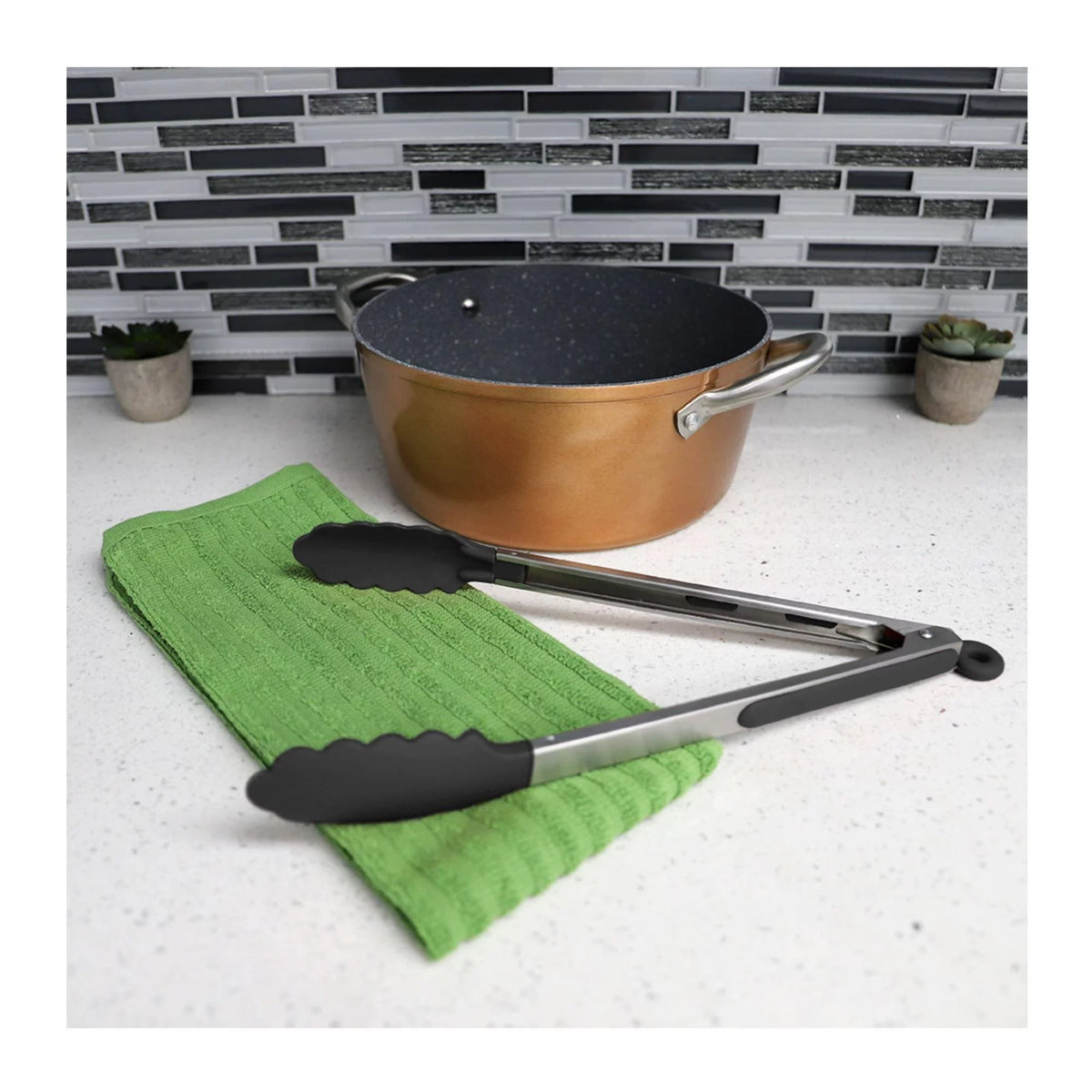 4-Quart Deep Fryer with 2 Kitchen Tongs N680519