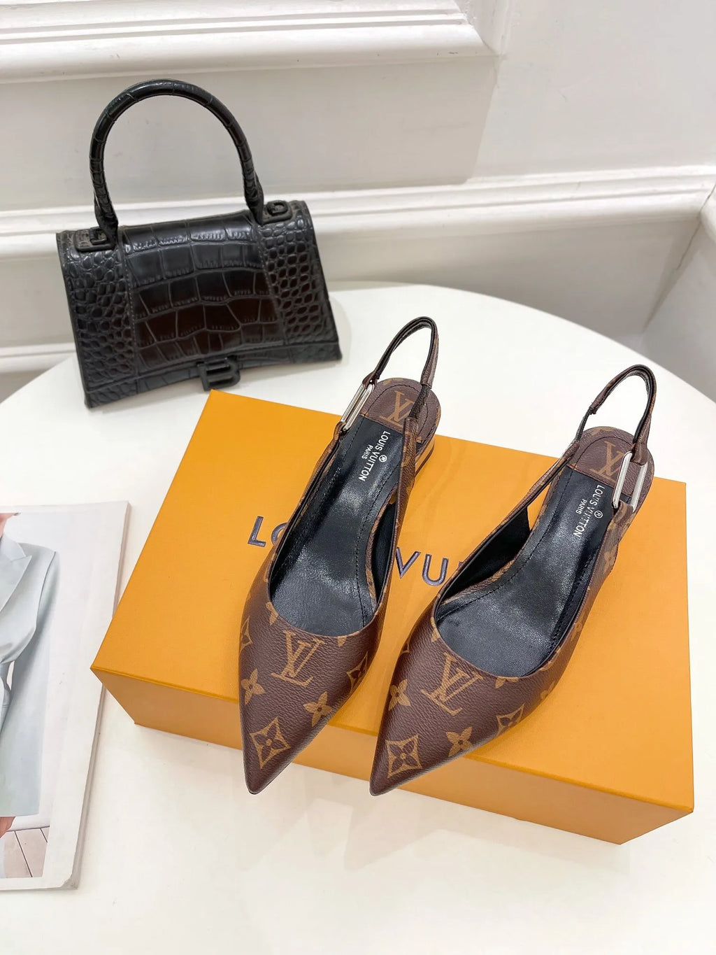 Magnetic Slingback Pump Brown O7239